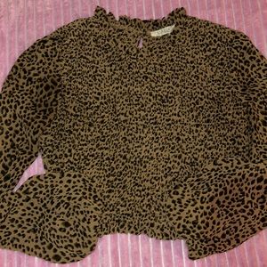 Size L  blouse brand ILLA ILLA